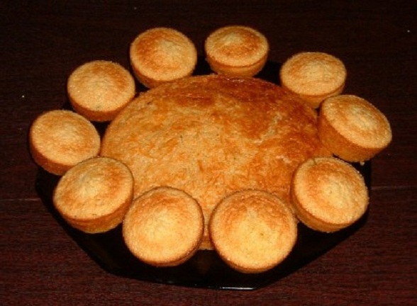 http://featuredish.com/wp-content/uploads/2009/07/Redstone-Cornbread-with-Maple-Butter.jpg